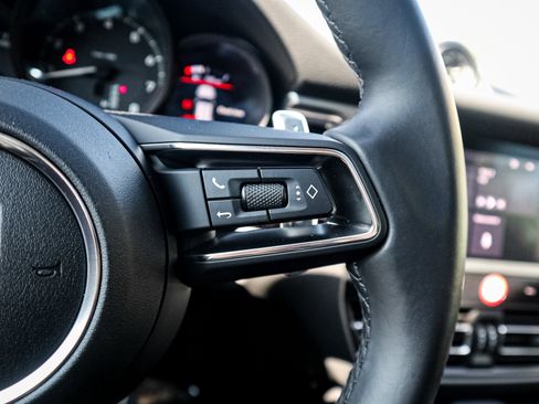 Used 2024 Porsche Macan image 20