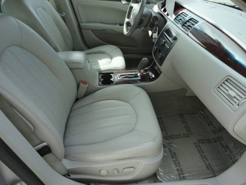 Used 2011 Buick Lucerne CXL image 17
