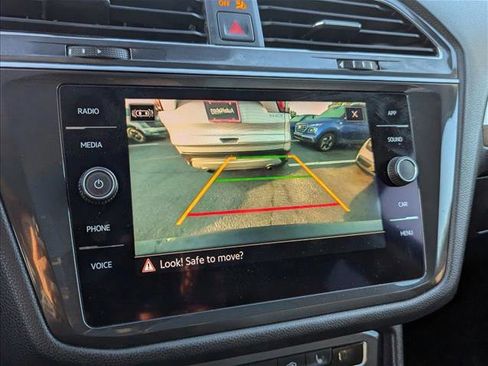 Used 2021 Volkswagen Tiguan SE image 13