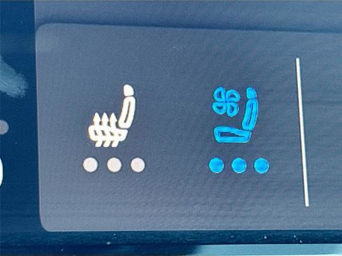 Used 2025 Volkswagen Atlas SE image 18