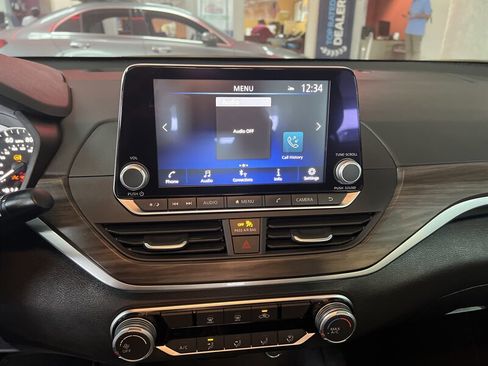 Used 2025 Nissan Altima 2.5 SV image 15