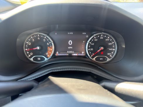 Used 2018 Jeep Renegade Latitude w/ UConnect 8.4 Nav Group AWD/4WD image 8
