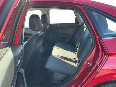 Used 2025 Volkswagen Jetta SE w/ Sunroof Package image 21