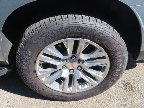 Used 2024 GMC Yukon XL Denali w/ Advanced Technology Package AWD/4WD image 16