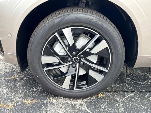 New 2026 Volvo XC60 B5 Plus w/ Climate Package image 9