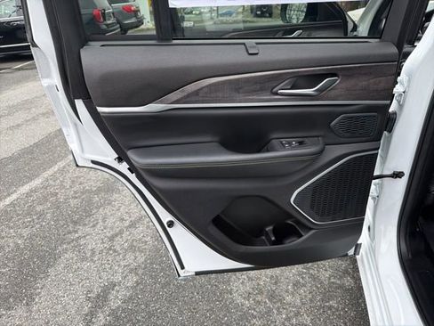 Used 2023 Jeep Grand Cherokee 30th Anniversary image 15