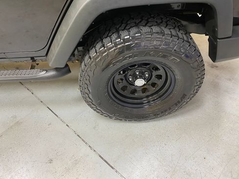 Used 2013 Jeep Wrangler Unlimited Rubicon w/ Connectivity Group AWD/4WD image 12