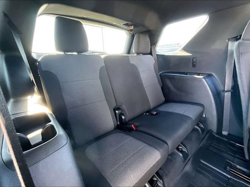 Used 2023 Chevrolet Traverse LT FWD image 27
