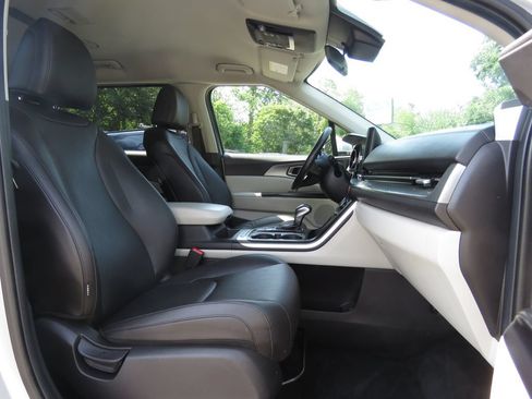 Used 2022 Kia Carnival LX FWD image 13