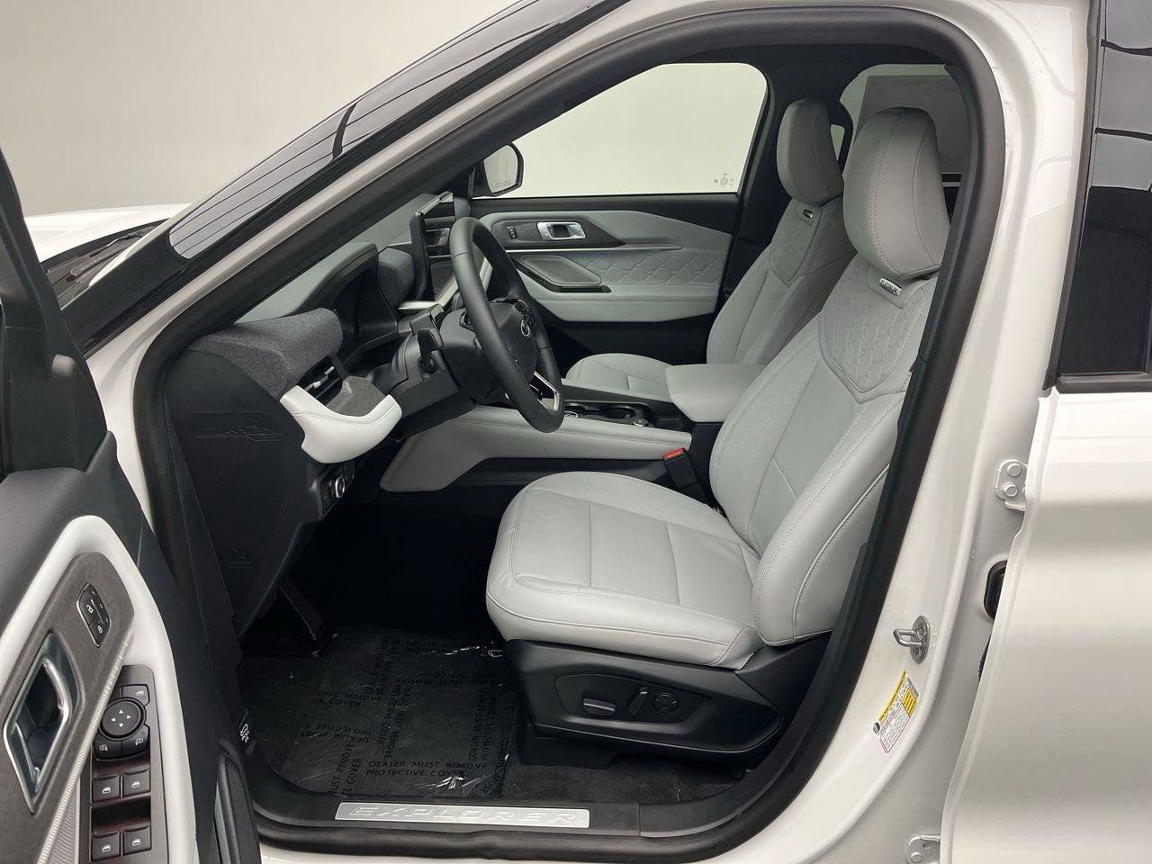New 2027 Ford Explorer Platinum w/ 3.0L Ultimate Package AWD/4WD image 3