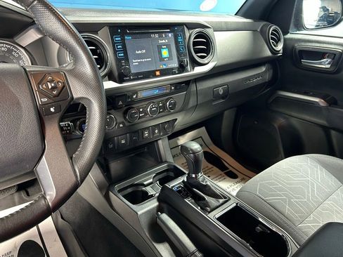 Used 2017 Toyota Tacoma TRD Off-Road AWD/4WD image 27