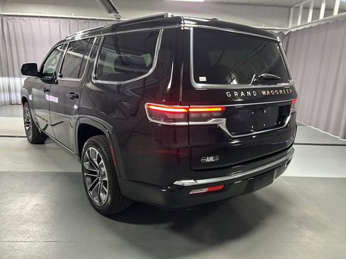 Used 2024 Jeep Grand Wagoneer Series III w/ Rear Seat Video Group 1 AWD/4WD image 5