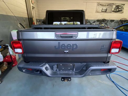 Used 2022 Jeep Gladiator Sport AWD/4WD image 6