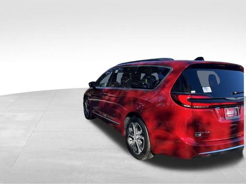 New 2026 Chrysler Pacifica Pinnacle image 4