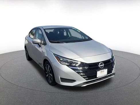 Used 2025 Nissan Versa SV FWD image 3