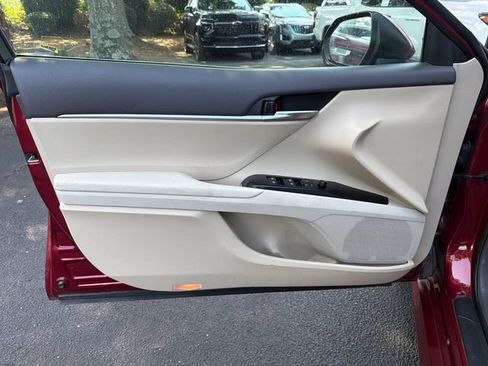 Used 2018 Toyota Camry LE w/ Convenience Package FWD image 10