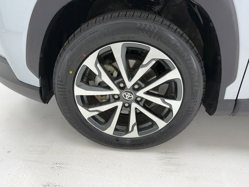 Used 2024 Toyota Corolla Cross XLE image 7