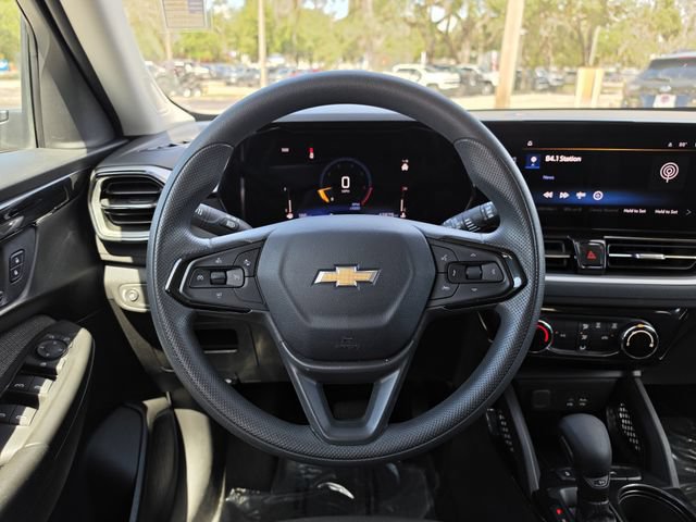 Used 2025 Chevrolet TrailBlazer LT FWD image 16