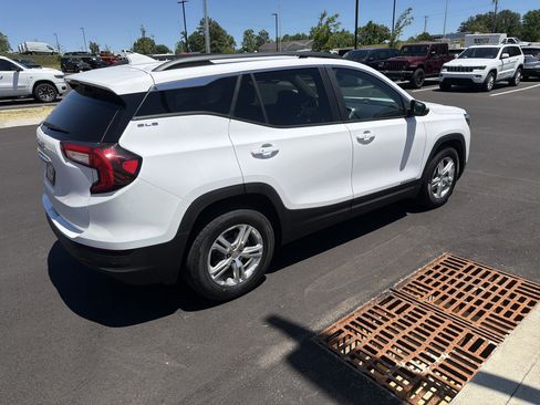 Used 2022 GMC Terrain SLE w/ Driver Convenience Package FWD image 10