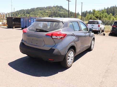 Used 2019 Nissan Kicks S FWD image 5