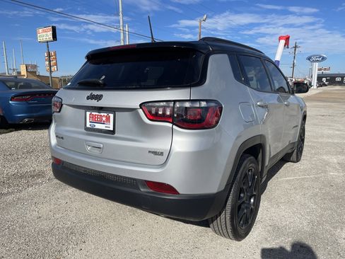 Used 2024 Jeep Compass Latitude w/ Altitude Special Edition image 4