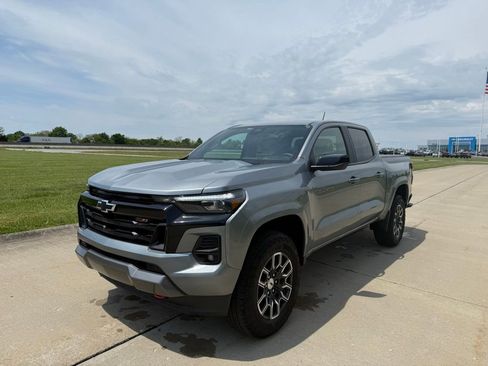 Used 2024 Chevrolet Colorado Z71 w/ Z71 Convenience Package 2 AWD/4WD image 8
