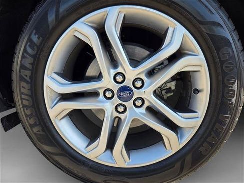Used 2017 Ford Edge Titanium w/ Technology Package FWD image 30