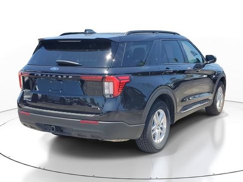 Used 2025 Ford Explorer Active RWD image 2