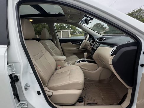 Used 2015 Nissan Rogue SL w/ SL Premium Package image 25