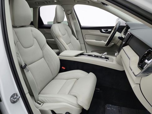 Used 2023 Volvo XC60 B5 Ultimate w/ Climate Package FWD image 22