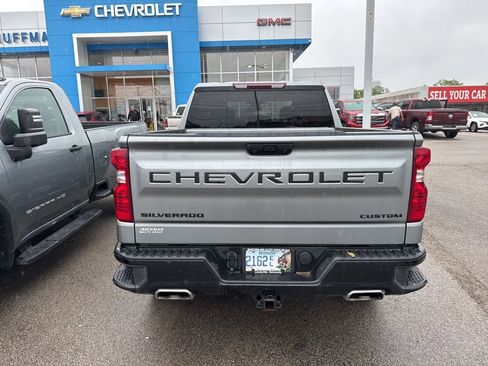 Used 2023 Chevrolet Silverado 1500 Custom Trail Boss w/ LPO, Dark Essentials Package AWD/4WD image 5