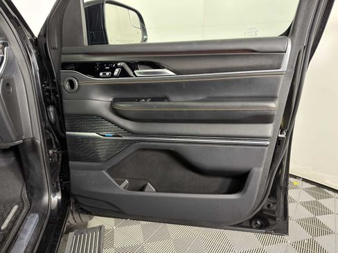 Used 2024 Jeep Grand Wagoneer L Series III w/ Rear Seat Video Group 1 AWD/4WD image 13