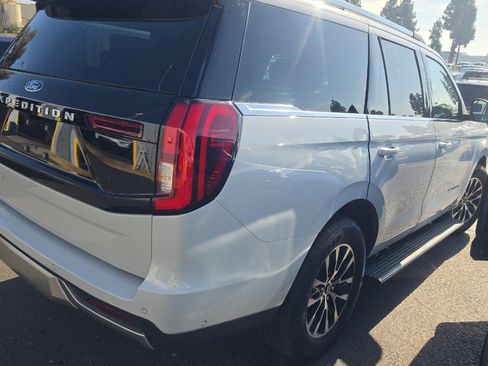 Used 2025 Ford Expedition Platinum AWD/4WD image 2