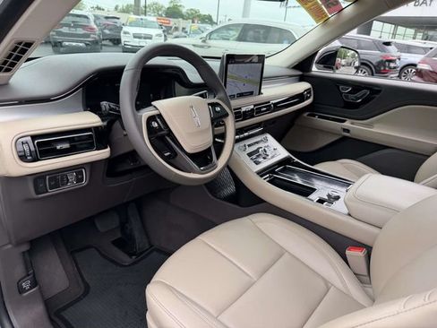 Used 2023 Lincoln Aviator AWD w/ Premium Package image 12