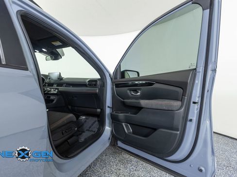 Used 2025 Honda Pilot Sport image 36