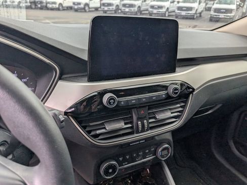 Used 2020 Ford Escape SE image 15