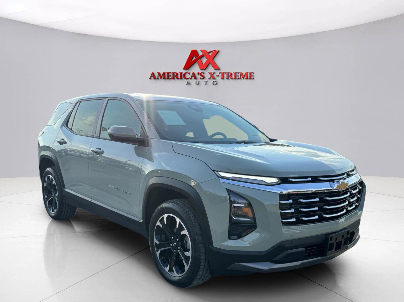 Used 2025 Chevrolet Equinox LT AWD/4WD image 8