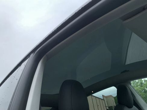 Used 2021 Tesla Model Y Long Range AWD/4WD image 11