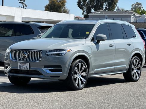 Certified 2025 Volvo XC90 T8 Plus w/ Protection Package Premier AWD/4WD image 8
