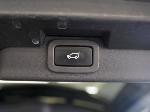 Used 2018 Land Rover Discovery HSE AWD/4WD image 40