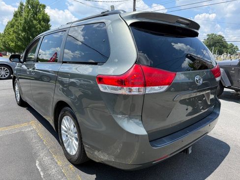 Used 2012 Toyota Sienna XLE FWD image 5
