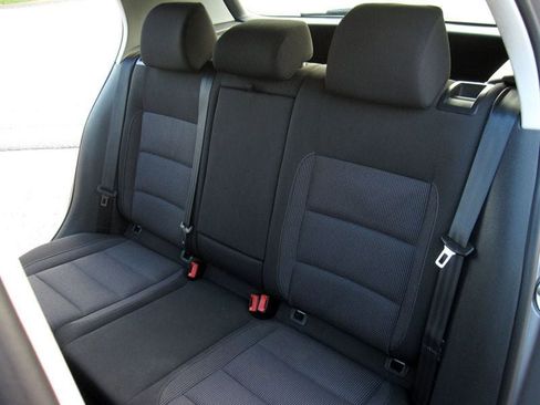 Used 2011 Volkswagen Golf TDI image 29