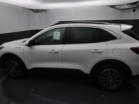 New 2026 Ford Escape SE w/ PHEV Premium Package FWD image 12