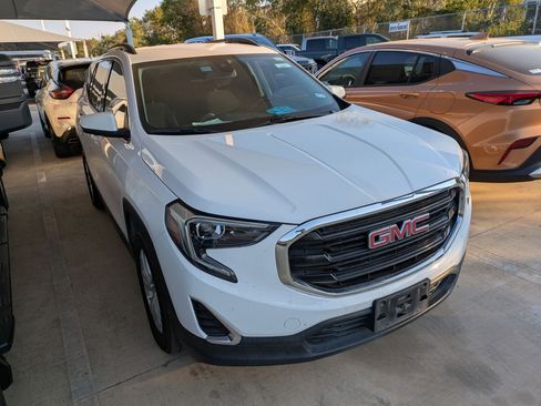 Used 2020 GMC Terrain SLE w/ Driver Convenience Package image 3