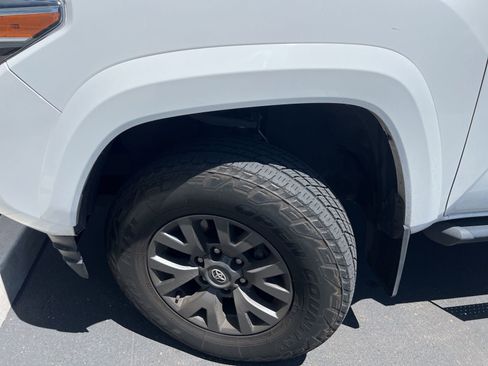 Used 2022 Toyota Tacoma SR5 w/ Technology Package image 3