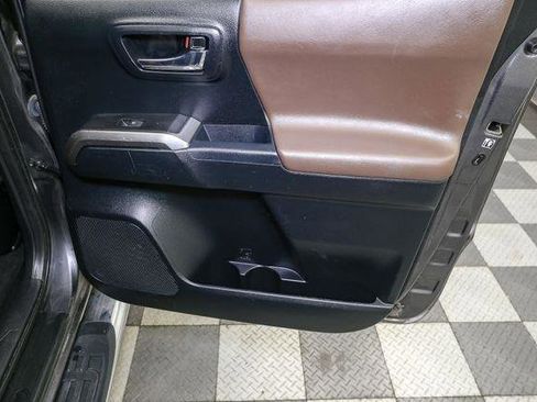 Used 2017 Toyota Tacoma Limited image 23