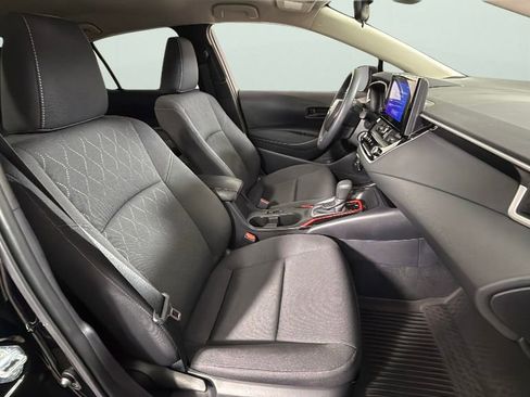 Used 2025 Toyota Corolla LE image 32