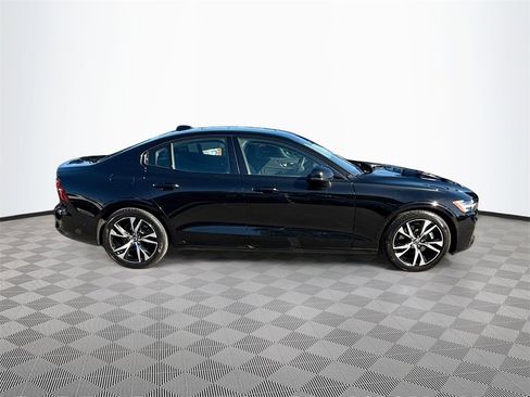 Used 2023 Volvo S60 B5 Plus image 5