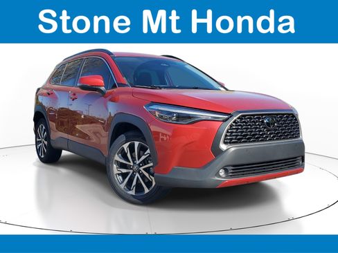 Used 2023 Toyota Corolla Cross XLE image 1