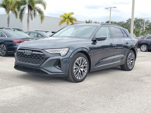 Used 2024 Audi Q8 e-tron Prestige w/ Prestige Package image 3